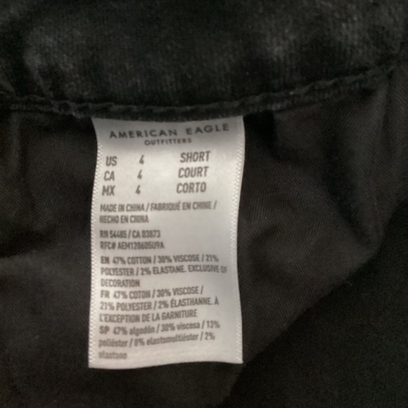 American Eagle Women’s Black Jean Size 4 Short - Picture 4 of 4